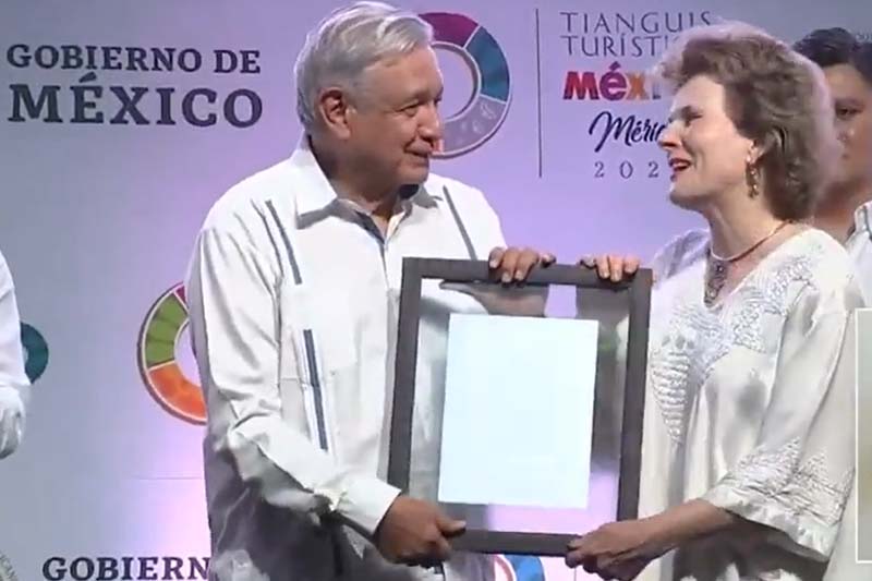Adair Margo received the Promotora of the Year from Mexican President Manuel Lopez Obrador